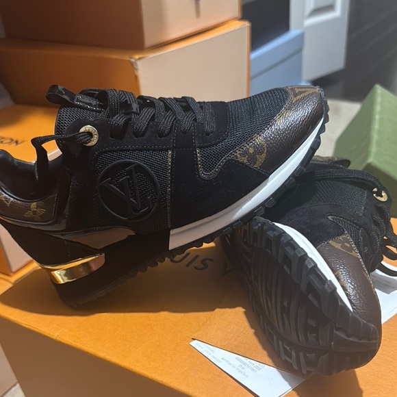 Louis Vuitton Black and Brown Sneakers - Picture 3 of 7